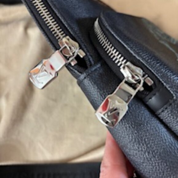 Louis Vuitton Damier Graphite Avenue Slingbag - Picture 9 of 12